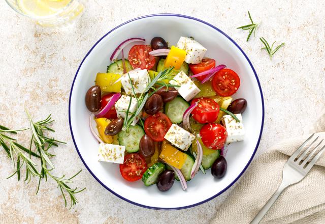 Comment faire une vraie salade grecque ? Découvrez les secrets de la cheffe Dina Nikolaou