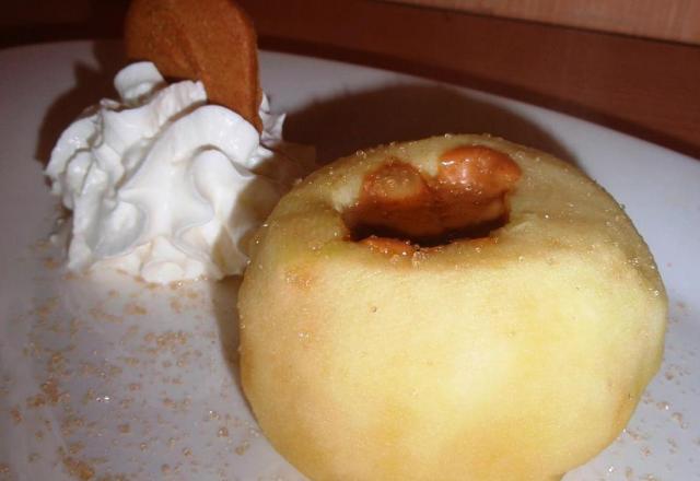 Pomme fondante au cœur de spéculoos (micro onde)