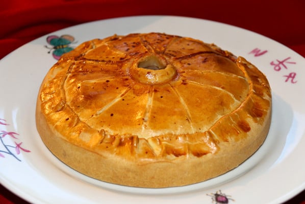 Tourte à la rhubarbe au sirop d'érable et aux canneberges