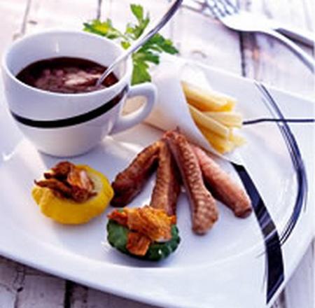 Aiguillettes de canard, frites de panais et pâtissons farcis