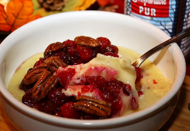 Brie fondant aux canneberges, sirop d'érable et pacanes