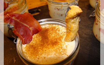 Tiramisu parmesan-tomates confites et sa chips de jambon de Parme