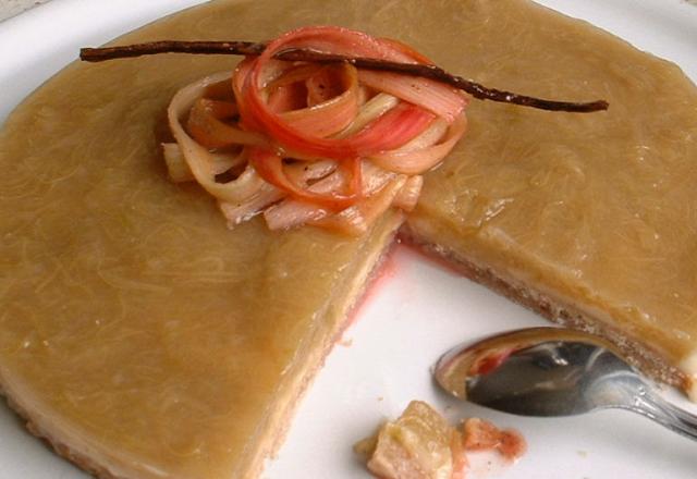 Tarte à la rhubarbe sur fond de coco et ses tagliatelles de rhubarbe caramélisées