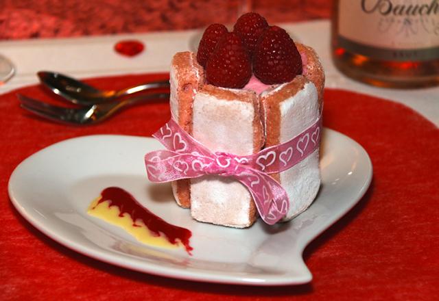 Minis charlottes à la mousse de framboises aux biscuits roses de Reims