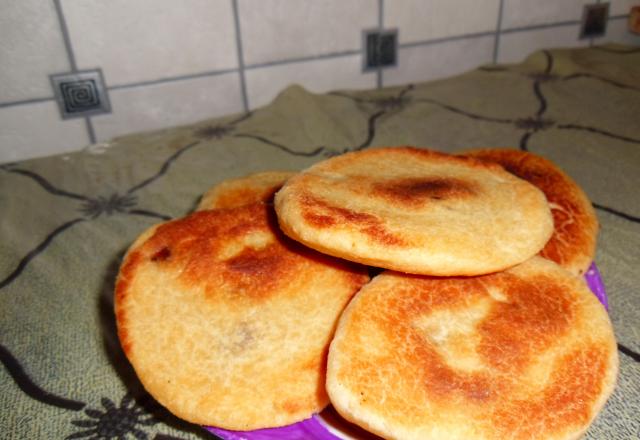 Galette de semoule aux amandes grillées