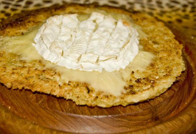 Galette de manioc et camembert grillé