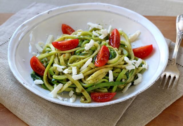 Zoodle ou Spaghettis de courgette au pesto et féta