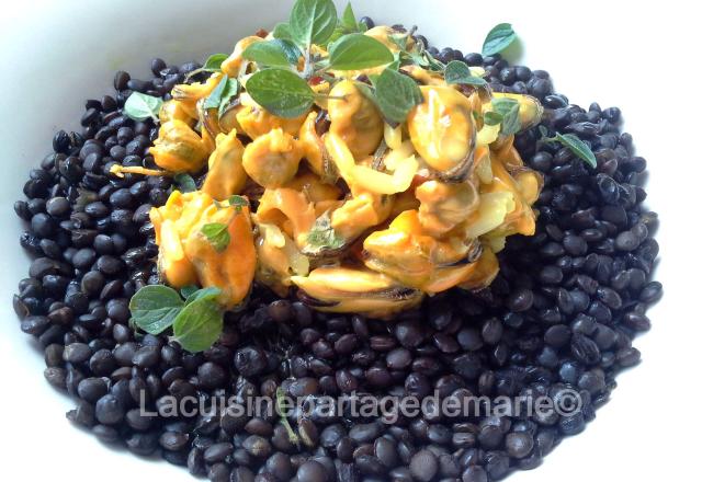 Moules lait de coco et lentilles beluga