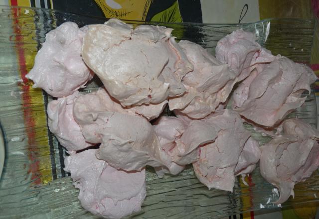 Petites meringues rosées