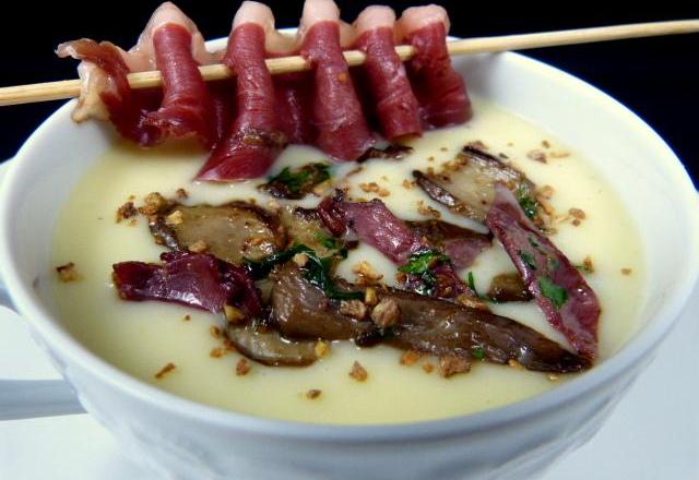 Veloute de Pomme de terre poelee de cepes et canard fume