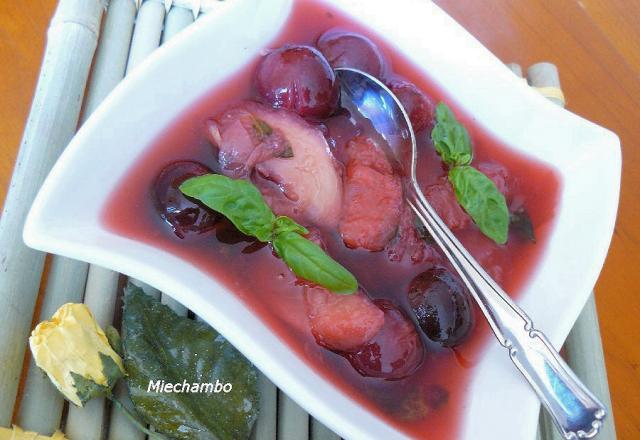 Soupe de cerises et pêches au basilic et au Confit de Roses