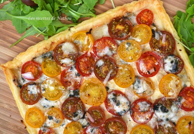 Tarte feuilletée aux tomates cerise, échalotes et Roquefort