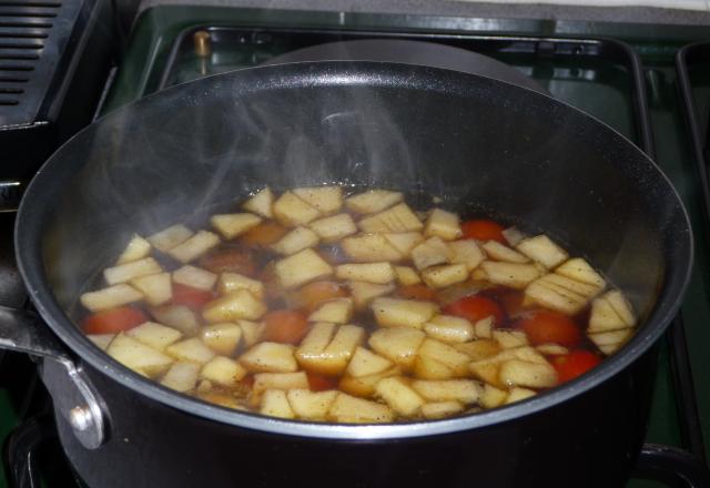 Bouillon bœuf pommes tomates cerises