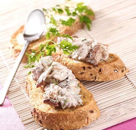 Toasts de rillettes de filets de sardines citron basilic