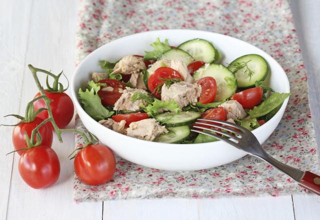 Salade de concombre, tomates et thon