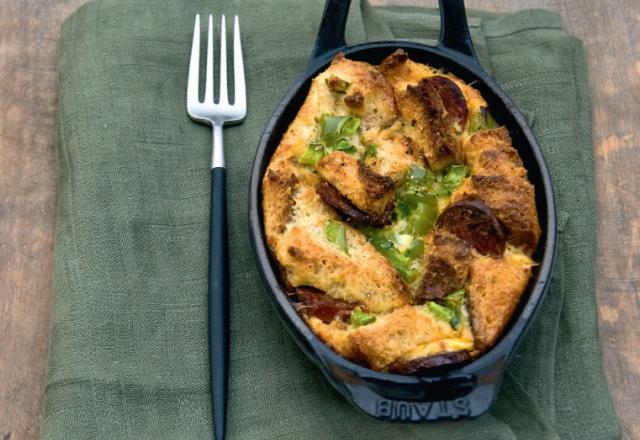 Gratin de pain perdu, de chorizo et de poivron au Comté