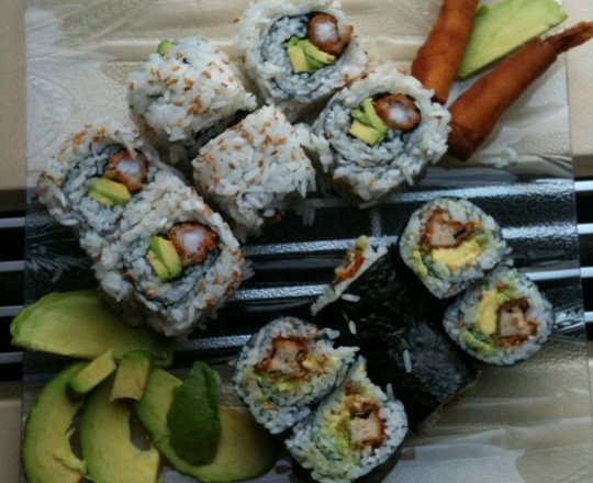 Maki californien au tempura de crevette et avocat