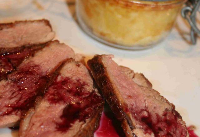 Magret de canard au cassis et gratin dauphinois au palet de bourgogne