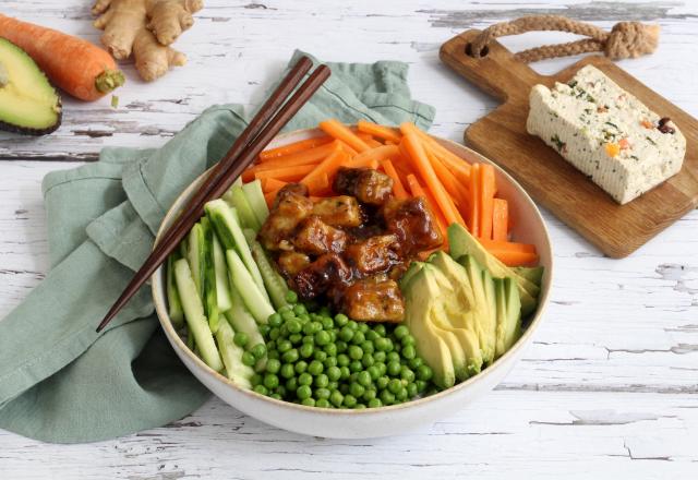 Tofu bowl aux légumes, avocat et tofu épinard noisette teriyaki