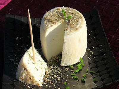 Fromage de chèvre frais aux poivres