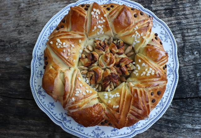 Brioche fleur aux amandes, pépites de chocolat et grains de sucre