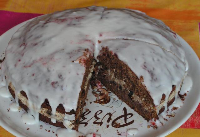 Gâteau aux pruneaux et vin rouge