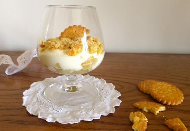 Trifle à la pomme verte épicée au miel et sablés bretons