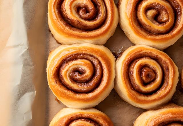 Cette recette express vous permet de réaliser des cinnamon rolls en 5 minutes avec de la pâte à pizza et de la pâte feuilletée