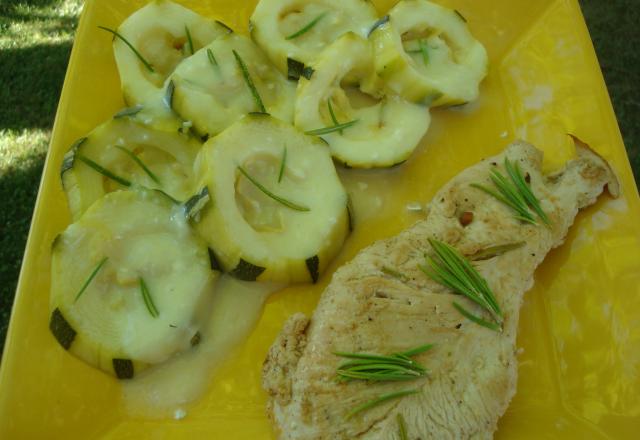 Délice de courgette, accompagnée de sa sauce au chèvre