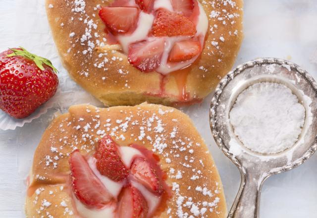 Brioches aux amandes et fraises