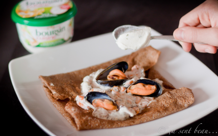 Galette de blé noir et molues marinières au boursin cuisine ail et fines herbes