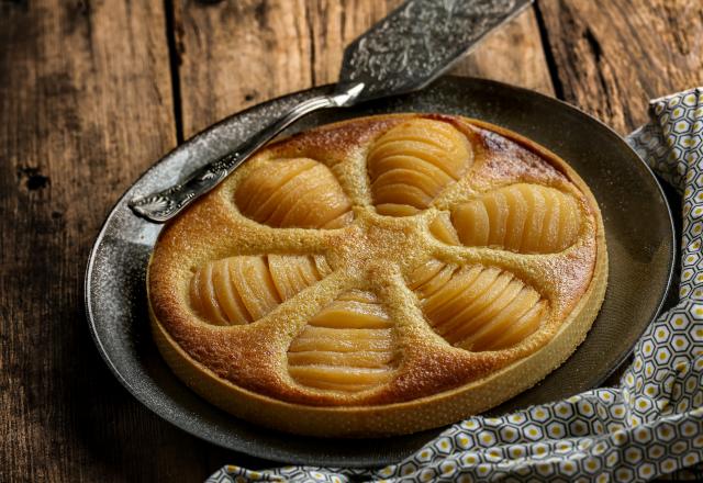 Laurent Mariotte revisite les poires au vin avec sa tarte gourmande et épicée