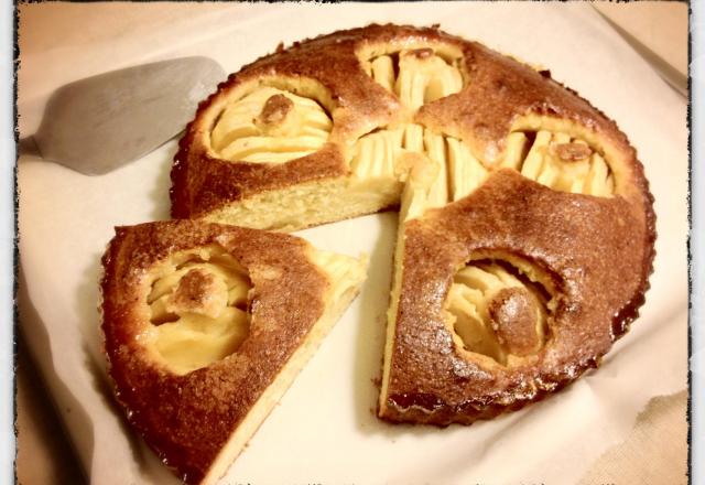 Gâteau aux pommes caramélisées maison