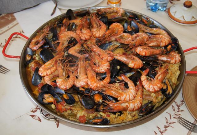 Paëlla aux gambas et aux calamars