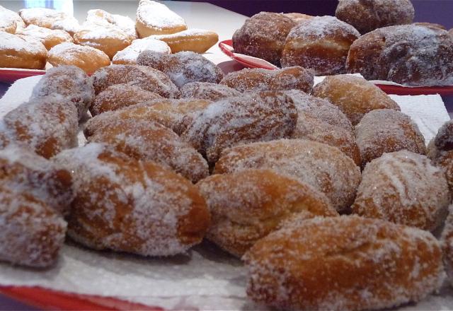 Schenkelés ou beignets 'Cuisses de dames'