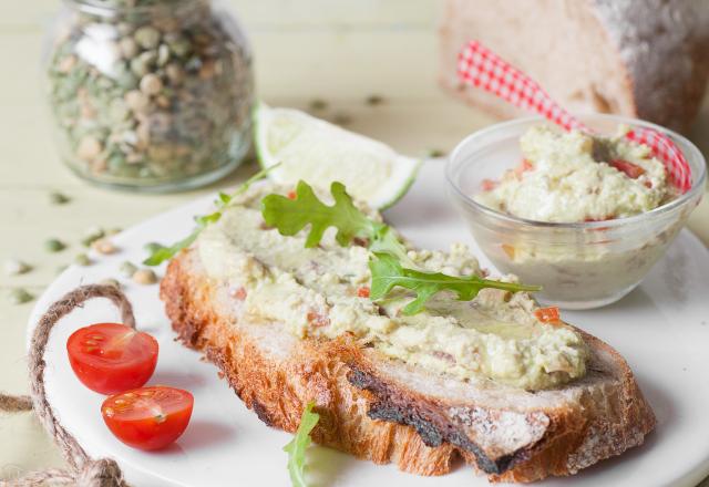 Tartine de pois-camole et citron vert (pois cassés)