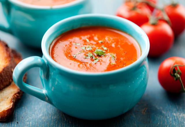 Soupe de tomates express avec des tomates pelées