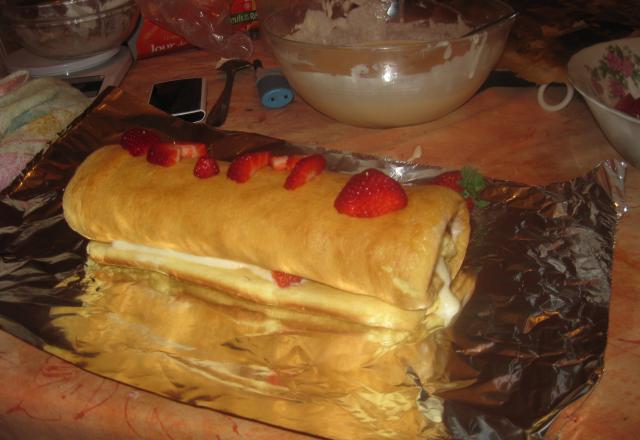 Roulé au mascarpone et aux fraises