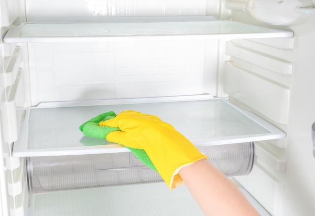 Vinaigre, javel, savon ? Une virologiste dévoile comment bien nettoyer et désinfecter son frigo !