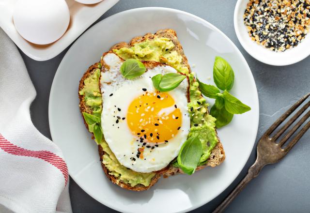 Tous en cuisine : Cyril Lignac partage sa recette d’avocado toast frais et gourmand