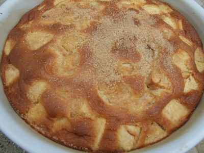 Gâteau moelleux aux pommes caramélisées