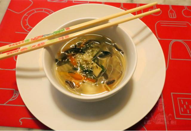 Soupe miso japonaise traditionnelle 