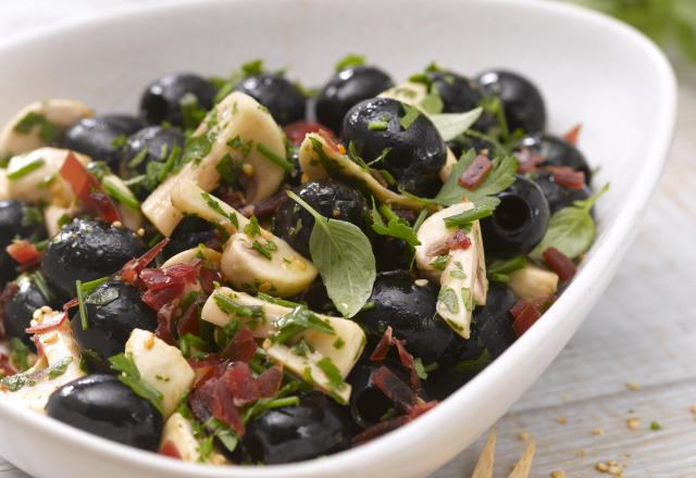 Salade de champignons aux olives et viande des grisons