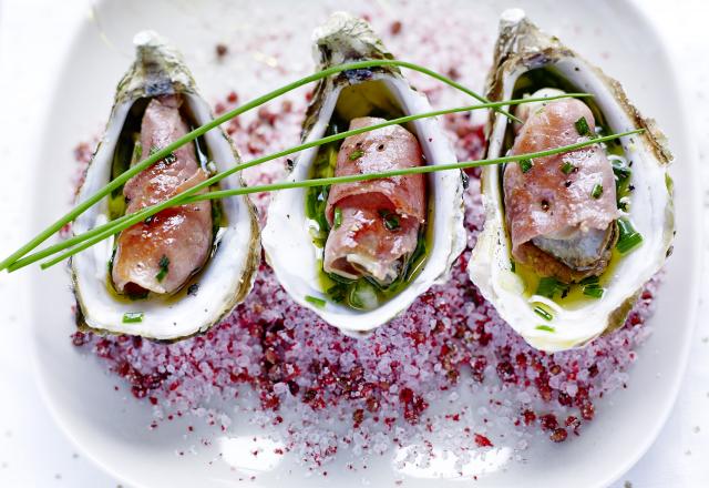 Huîtres snackées au jambon de Bayonne, vierge de ciboulette à l’huile de truffe