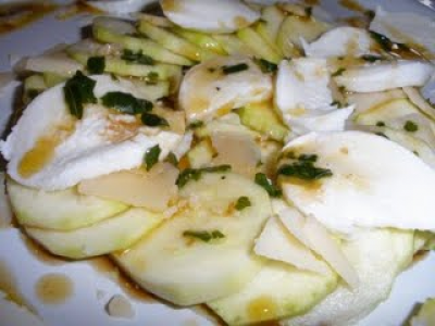 Carpaccio de courgettes au parmesan et mozzarella