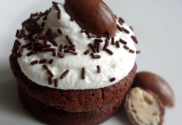 Cupcake mousseux au chocolat avec sa chantilly et son shoko-bons!