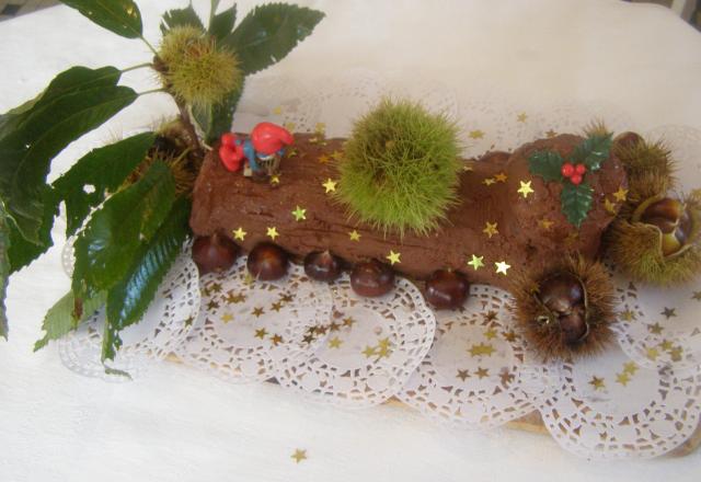 Bûche de crêpes pour Noël, mousse de châtaignes et ganache au chocolat