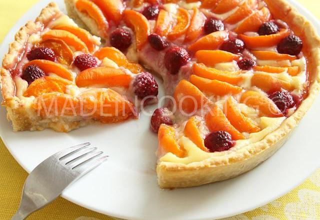 Tarte aux abricots et aux framboises