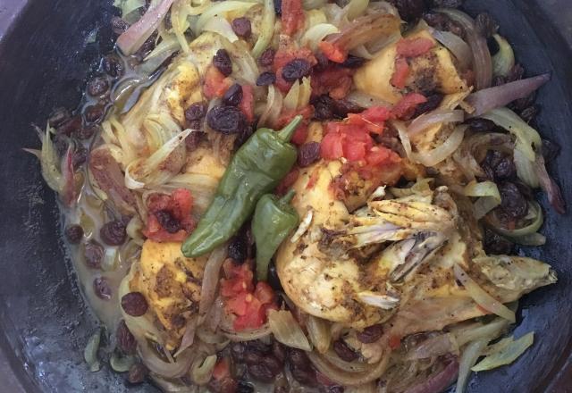 Tajine de poulet rapide aux oignons et raisins secs