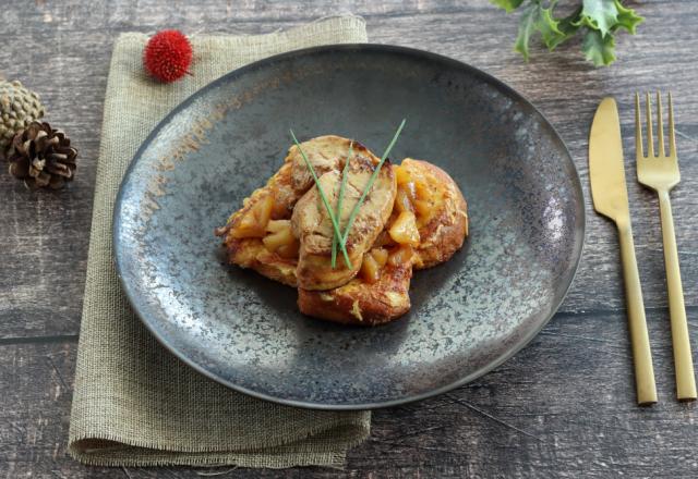 Foie gras poêlé aux pommes sur brioche perdue